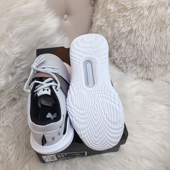 Brand new UnderArmour - Picture 3 of 4